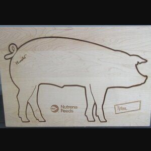 Vintage Cargill Nutrena Feeds Arnold the Pig Wood Cutting Board Elanco Tylan